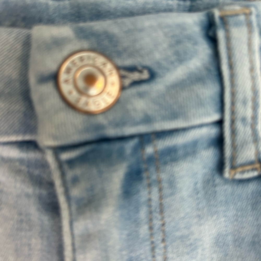 American Eagle High Rise Distressed Denim Shorts Light Wash Women’s Size 2 - Picture 4 of 8